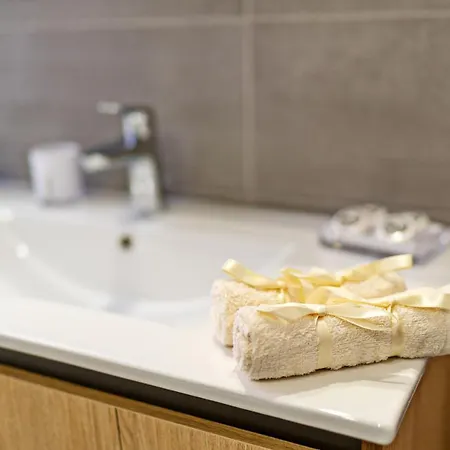 White&gray Lägenhet