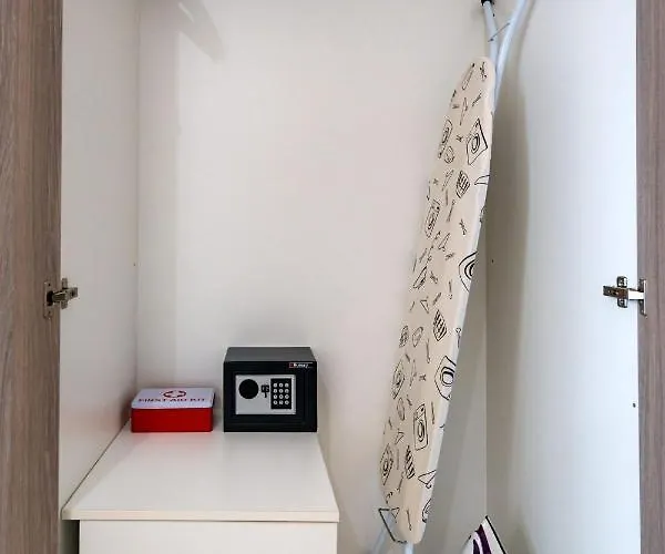 White&gray شقة ريثيمنو