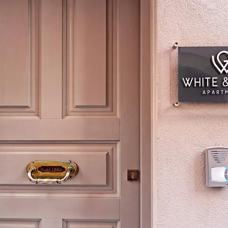 White&gray アパート